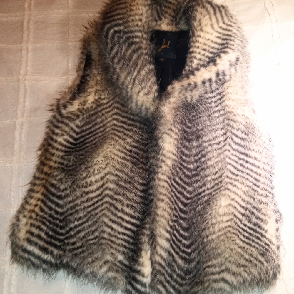 Jack By BB Dakota - Women's Faux Fur Vest - Black and Beige Size Med